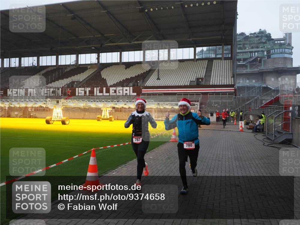 07.12.2025 - St. Pauli X-Mass-Run No. 15 Fabian Wolf http://msf.ph/oto/9374658 07.12.2025 10:01:19 Ziel 780, 783, 801, 1124, 1887, 1892, 2528 meine-sportfotos.de