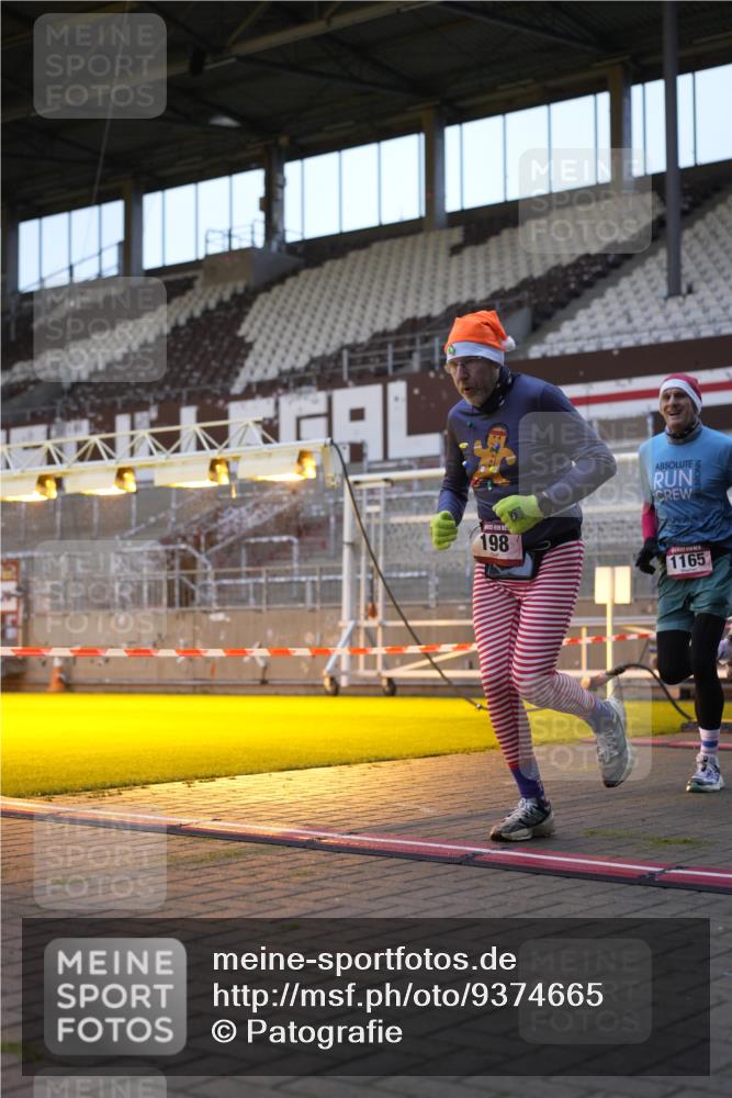 07.12.2025 - St. Pauli X-Mass-Run No. 15 Patografie http://msf.ph/oto/9374665 07.12.2025 09:56:39 Ziel 198, 662, 1116, 1165, 3255, 4208, 4209 meine-sportfotos.de