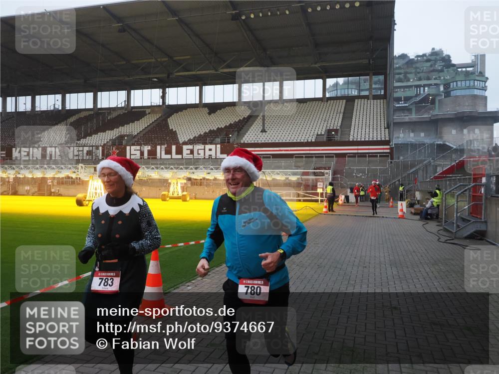 07.12.2025 - St. Pauli X-Mass-Run No. 15 Fabian Wolf http://msf.ph/oto/9374667 07.12.2025 10:01:20 Ziel 780, 783, 801, 1124, 1887, 1892, 2528 meine-sportfotos.de