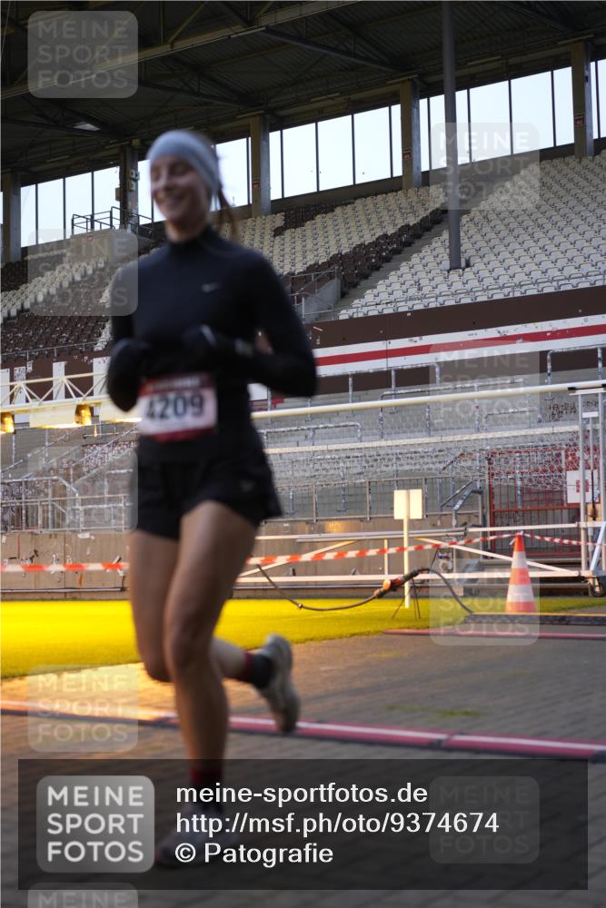 07.12.2025 - St. Pauli X-Mass-Run No. 15 Patografie http://msf.ph/oto/9374674 07.12.2025 09:56:40 Ziel 198, 662, 1116, 1165, 3255, 4208, 4209 meine-sportfotos.de