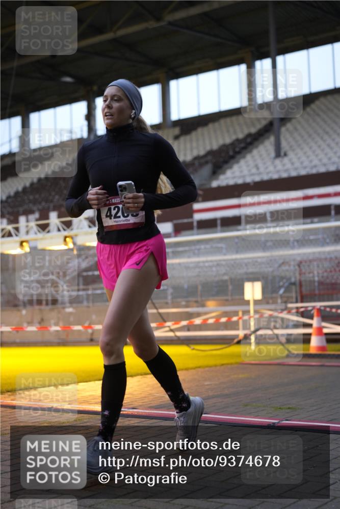 07.12.2025 - St. Pauli X-Mass-Run No. 15 Patografie http://msf.ph/oto/9374678 07.12.2025 09:56:42 Ziel 198, 662, 1116, 1165, 4208, 4209 meine-sportfotos.de