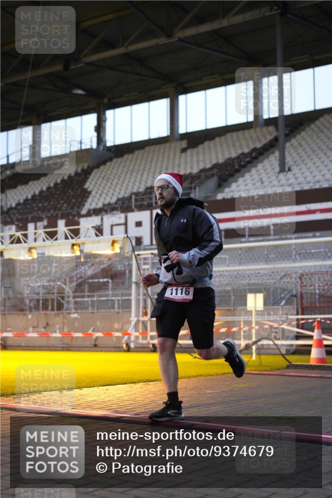 07.12.2025 - St. Pauli X-Mass-Run No. 15 Patografie http://msf.ph/oto/9374679 07.12.2025 09:56:44 Ziel 198, 497, 662, 1116, 1165, 4208, 4209 meine-sportfotos.de