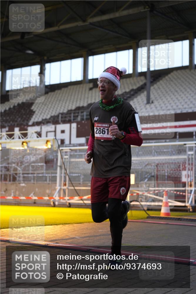 07.12.2025 - St. Pauli X-Mass-Run No. 15 Patografie http://msf.ph/oto/9374693 07.12.2025 09:56:50 Ziel 198, 497, 662, 1116, 1165, 2861, 4208, 4209 meine-sportfotos.de