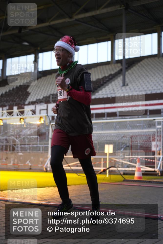 07.12.2025 - St. Pauli X-Mass-Run No. 15 Patografie http://msf.ph/oto/9374695 07.12.2025 09:56:50 Ziel 198, 497, 662, 1116, 1165, 2861, 4208, 4209 meine-sportfotos.de