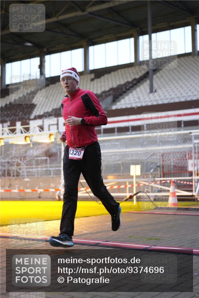 07.12.2025 - St. Pauli X-Mass-Run No. 15 Patografie http://msf.ph/oto/9374696 07.12.2025 09:57:02 Ziel 497, 2861, 3320 meine-sportfotos.de