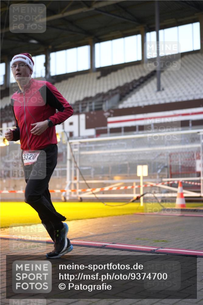 07.12.2025 - St. Pauli X-Mass-Run No. 15 Patografie http://msf.ph/oto/9374700 07.12.2025 09:57:03 Ziel 497, 2861, 3320 meine-sportfotos.de