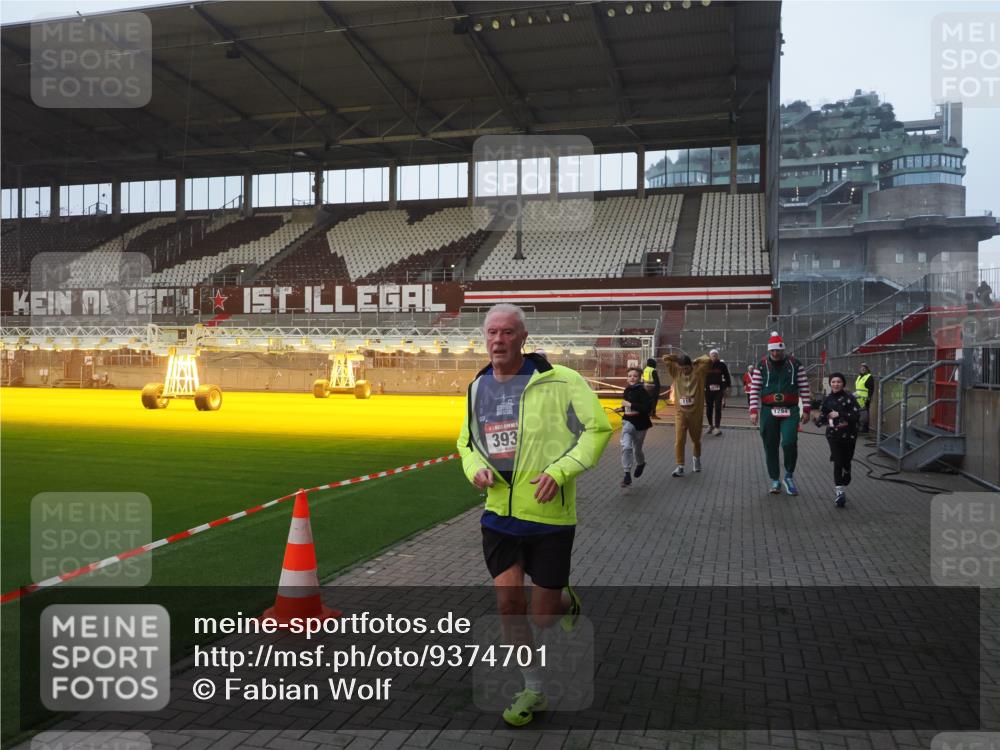 07.12.2025 - St. Pauli X-Mass-Run No. 15 Fabian Wolf http://msf.ph/oto/9374701 07.12.2025 10:01:30 Ziel 118, 393, 780, 783, 804, 1124, 1294, 1760, 3187, 3878 meine-sportfotos.de