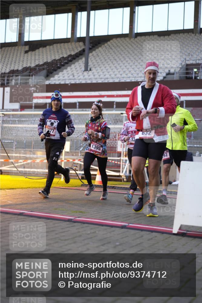 07.12.2025 - St. Pauli X-Mass-Run No. 15 Patografie http://msf.ph/oto/9374712 07.12.2025 09:57:22 Ziel 632, 1292, 1293, 1377, 1395, 2678, 4032 meine-sportfotos.de