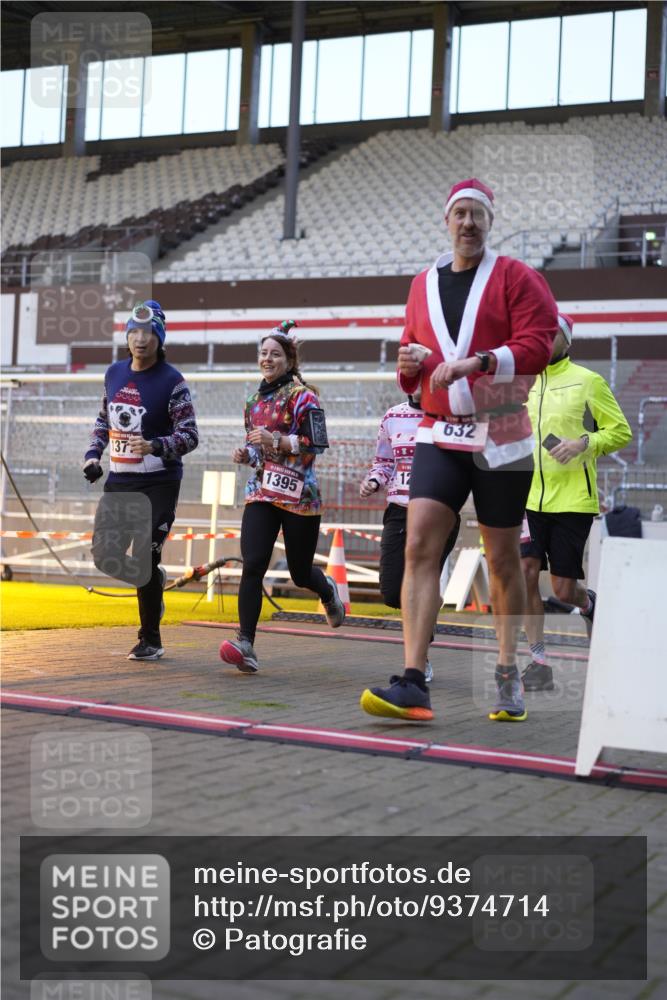 07.12.2025 - St. Pauli X-Mass-Run No. 15 Patografie http://msf.ph/oto/9374714 07.12.2025 09:57:22 Ziel 632, 1292, 1293, 1377, 1395, 2678, 4032 meine-sportfotos.de