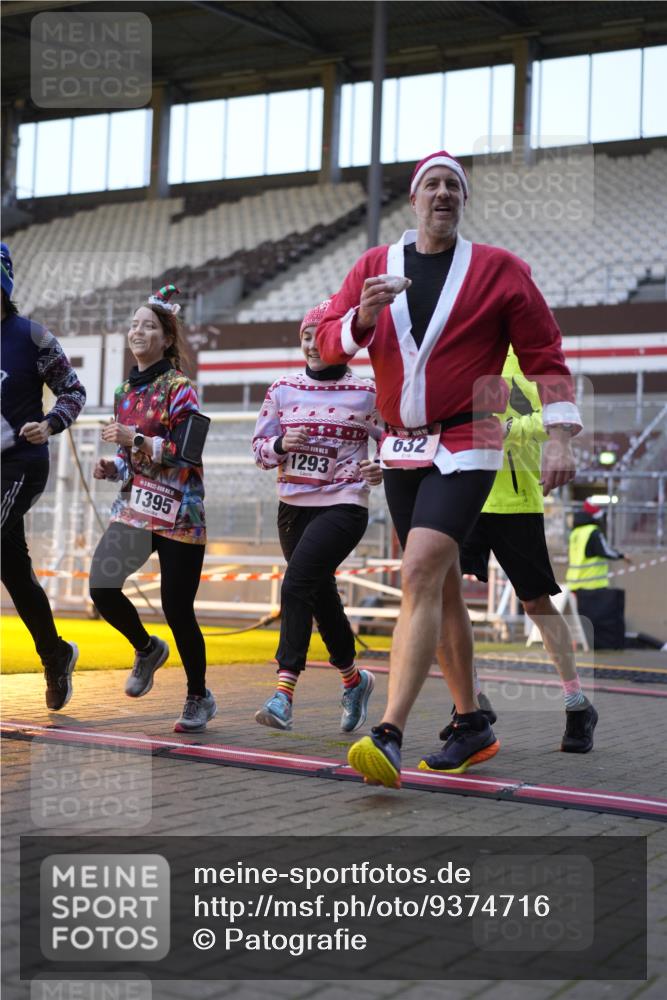 07.12.2025 - St. Pauli X-Mass-Run No. 15 Patografie http://msf.ph/oto/9374716 07.12.2025 09:57:22 Ziel 632, 1292, 1293, 1377, 1395, 2678, 4032 meine-sportfotos.de