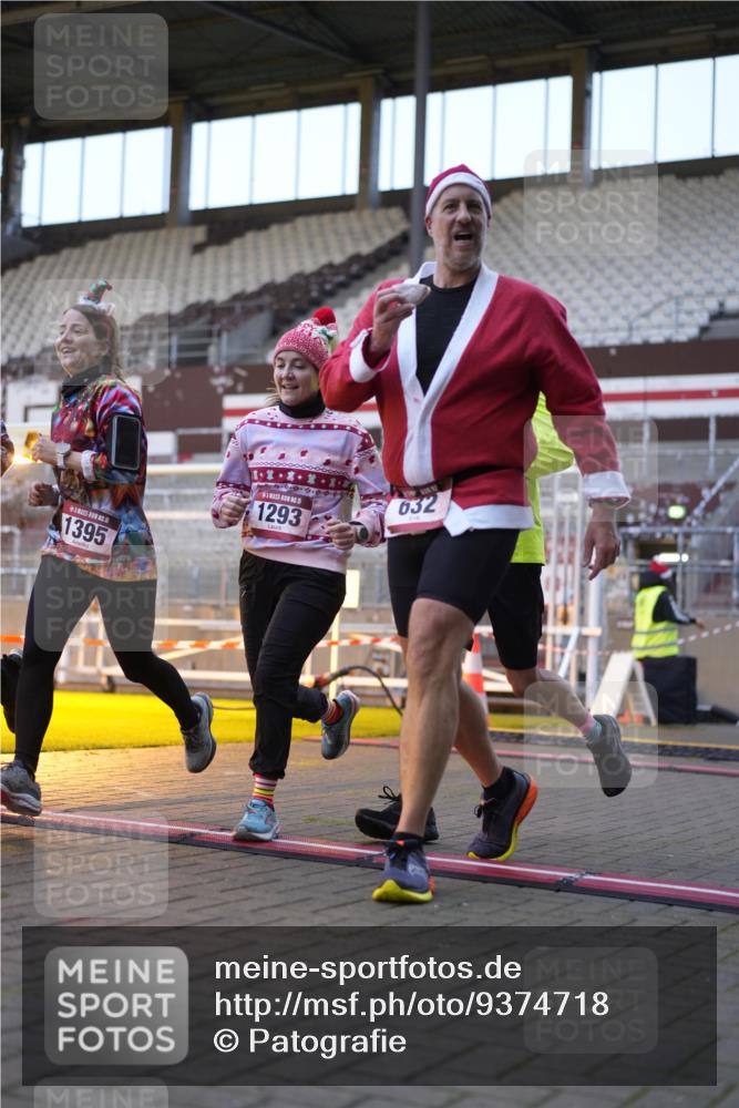 07.12.2025 - St. Pauli X-Mass-Run No. 15 Patografie http://msf.ph/oto/9374718 07.12.2025 09:57:22 Ziel 632, 1292, 1293, 1377, 1395, 2678, 4032 meine-sportfotos.de