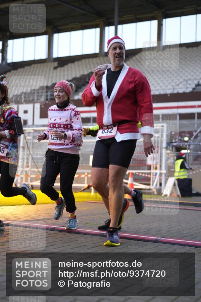 07.12.2025 - St. Pauli X-Mass-Run No. 15 Patografie http://msf.ph/oto/9374720 07.12.2025 09:57:23 Ziel 632, 1292, 1293, 1377, 1395, 2678, 4032 meine-sportfotos.de