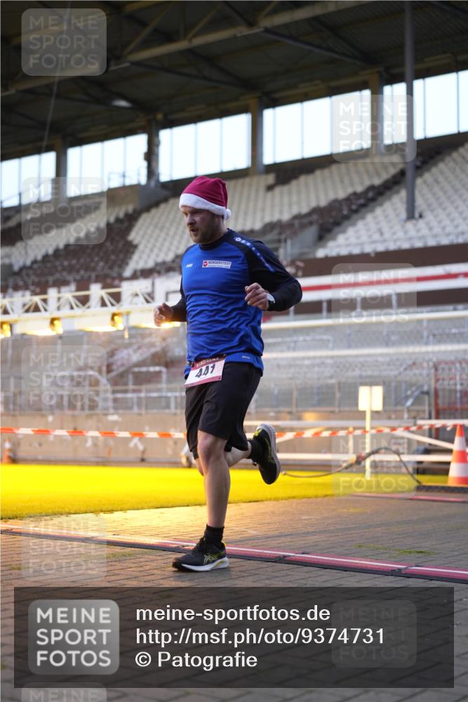 07.12.2025 - St. Pauli X-Mass-Run No. 15 Patografie http://msf.ph/oto/9374731 07.12.2025 09:57:49 Ziel 441, 2984, 4030 meine-sportfotos.de