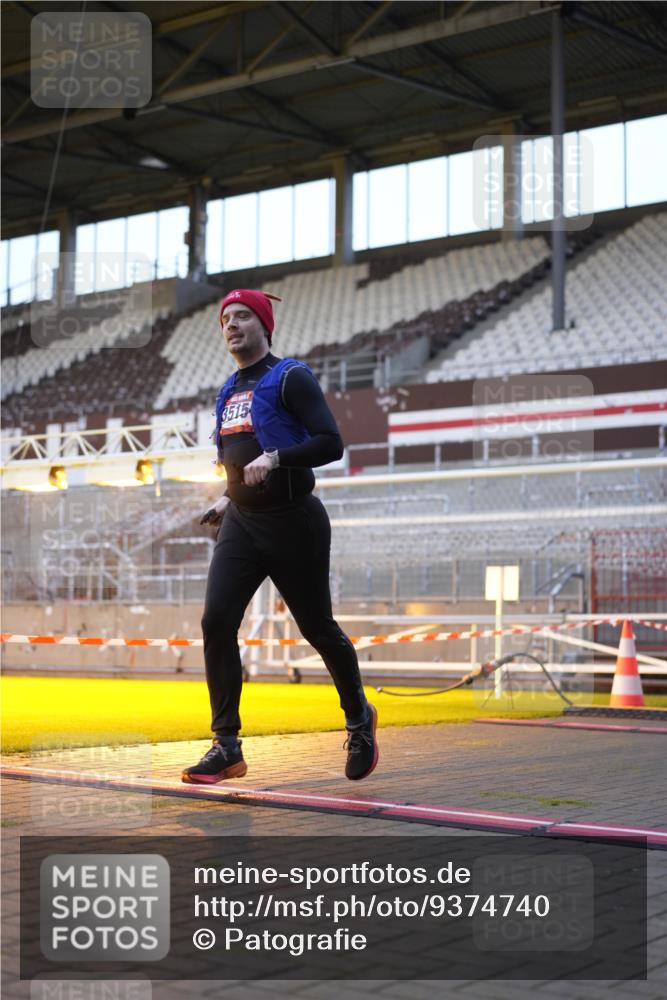 07.12.2025 - St. Pauli X-Mass-Run No. 15 Patografie http://msf.ph/oto/9374740 07.12.2025 09:58:12 Ziel 1633, 1774, 2205, 3405, 3515 meine-sportfotos.de