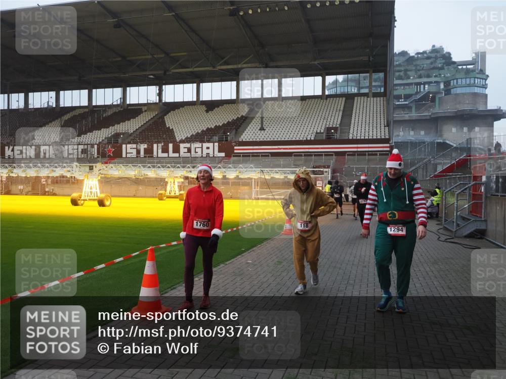 07.12.2025 - St. Pauli X-Mass-Run No. 15 Fabian Wolf http://msf.ph/oto/9374741 07.12.2025 10:01:34 Ziel 118, 393, 804, 1124, 1294, 1724, 1760, 3187, 3580, 3582, 3629, 3878 meine-sportfotos.de