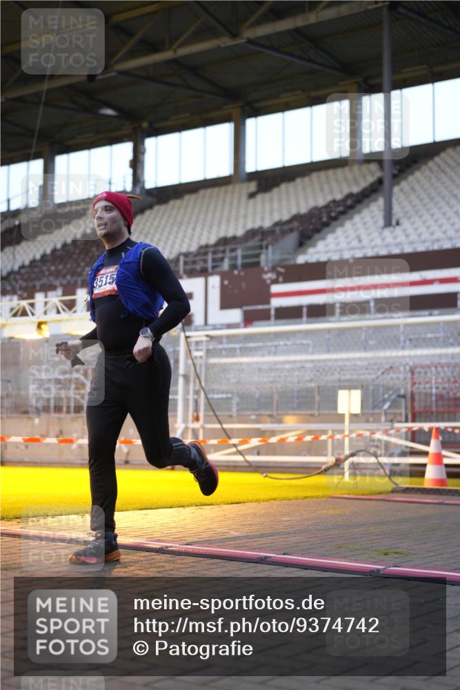 07.12.2025 - St. Pauli X-Mass-Run No. 15 Patografie http://msf.ph/oto/9374742 07.12.2025 09:58:12 Ziel 1633, 1774, 2205, 3405, 3515 meine-sportfotos.de