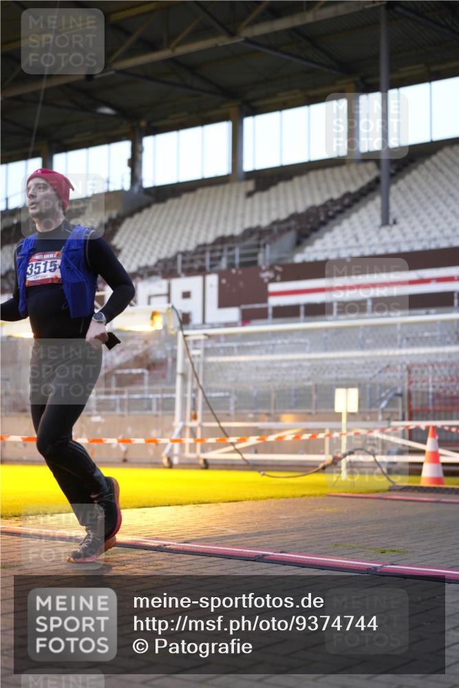 07.12.2025 - St. Pauli X-Mass-Run No. 15 Patografie http://msf.ph/oto/9374744 07.12.2025 09:58:12 Ziel 1633, 1774, 2205, 3405, 3515 meine-sportfotos.de