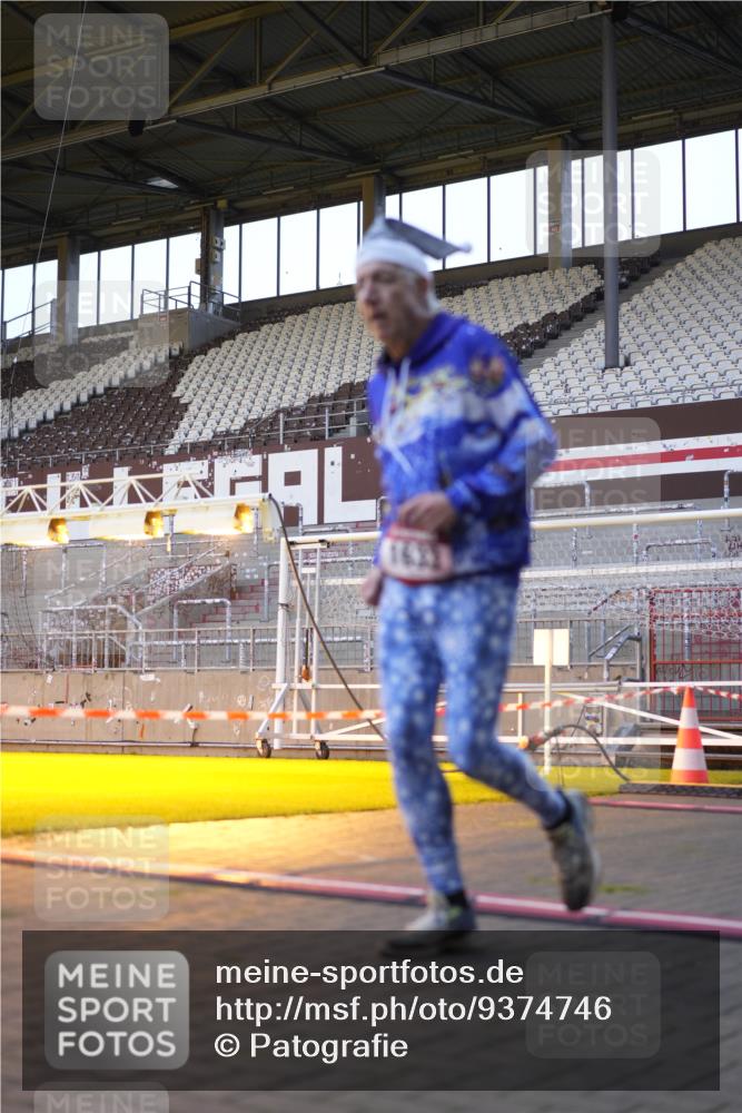 07.12.2025 - St. Pauli X-Mass-Run No. 15 Patografie http://msf.ph/oto/9374746 07.12.2025 09:58:13 Ziel 238, 261, 1633, 1774, 2205, 3405, 3515 meine-sportfotos.de