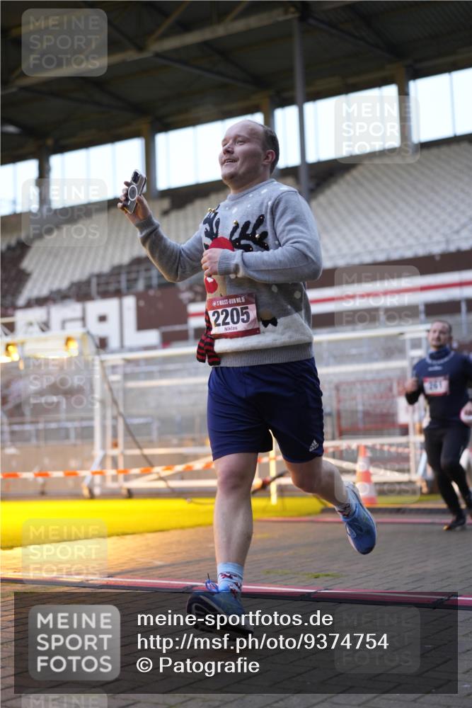 07.12.2025 - St. Pauli X-Mass-Run No. 15 Patografie http://msf.ph/oto/9374754 07.12.2025 09:58:17 Ziel 238, 261, 1173, 1633, 1774, 2205, 3405, 3515, 4031, 4206 meine-sportfotos.de