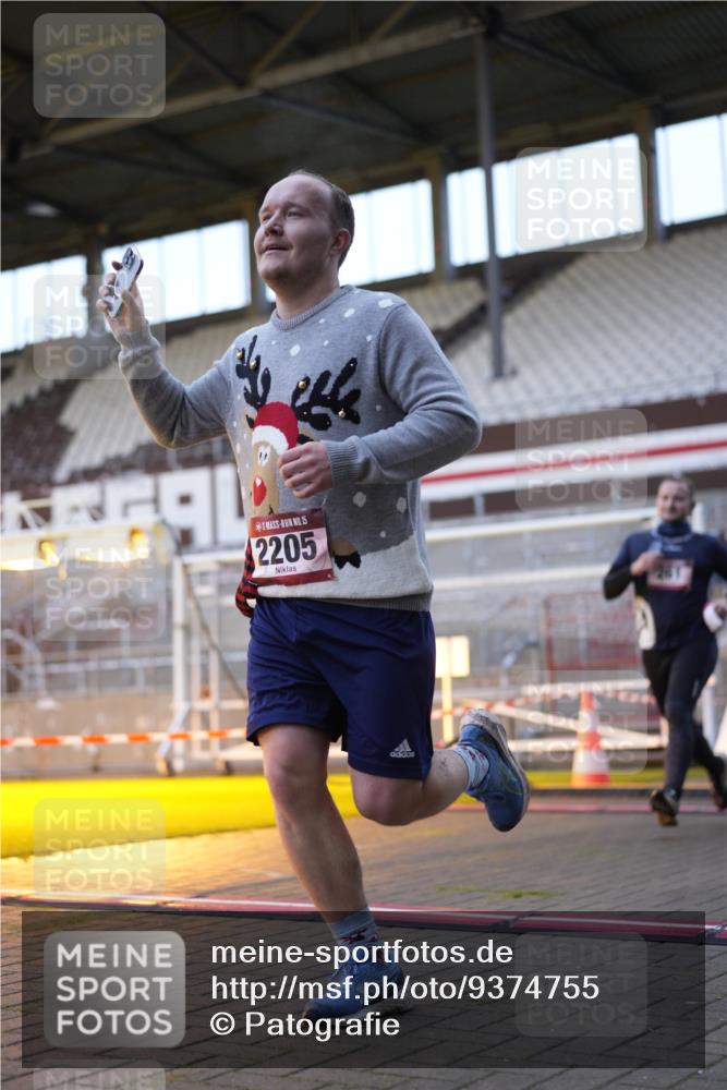 07.12.2025 - St. Pauli X-Mass-Run No. 15 Patografie http://msf.ph/oto/9374755 07.12.2025 09:58:17 Ziel 238, 261, 1173, 1633, 1774, 2205, 3405, 3515, 4031, 4206 meine-sportfotos.de