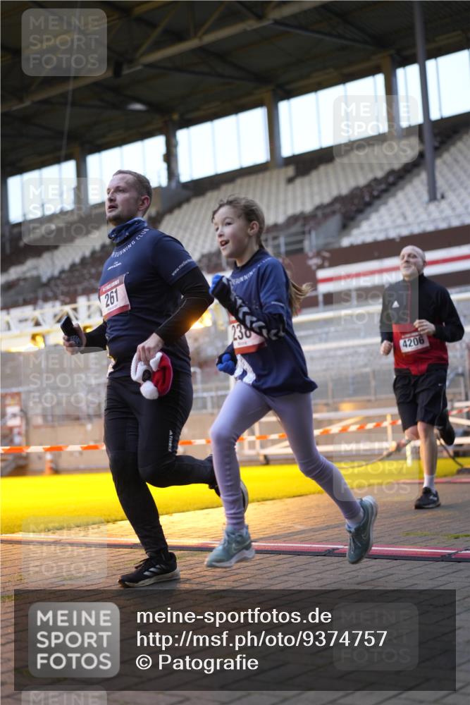 07.12.2025 - St. Pauli X-Mass-Run No. 15 Patografie http://msf.ph/oto/9374757 07.12.2025 09:58:18 Ziel 238, 261, 1173, 1633, 1774, 2205, 3405, 3515, 4031, 4206 meine-sportfotos.de