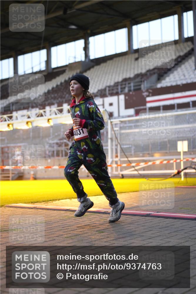 07.12.2025 - St. Pauli X-Mass-Run No. 15 Patografie http://msf.ph/oto/9374763 07.12.2025 09:58:23 Ziel 238, 261, 483, 1173, 1603, 1633, 1774, 2205, 3515, 4031, 4206 meine-sportfotos.de