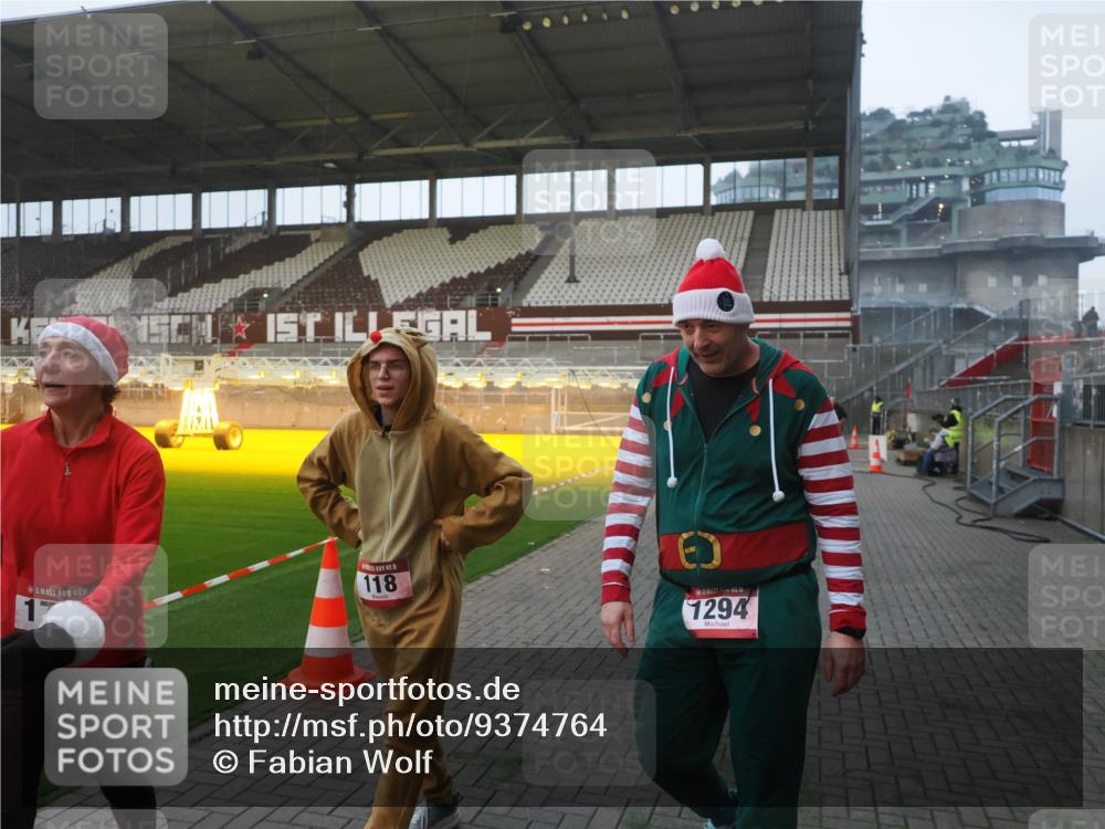 07.12.2025 - St. Pauli X-Mass-Run No. 15 Fabian Wolf http://msf.ph/oto/9374764 07.12.2025 10:01:36 Ziel 118, 393, 804, 1124, 1294, 1724, 1760, 1859, 2681, 3187, 3580, 3582, 3629, 3878 meine-sportfotos.de