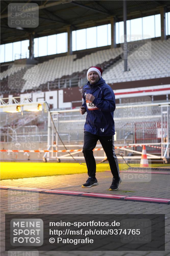 07.12.2025 - St. Pauli X-Mass-Run No. 15 Patografie http://msf.ph/oto/9374765 07.12.2025 09:58:25 Ziel 238, 261, 483, 532, 1173, 1603, 1633, 1774, 2205, 3515, 4031, 4206 meine-sportfotos.de