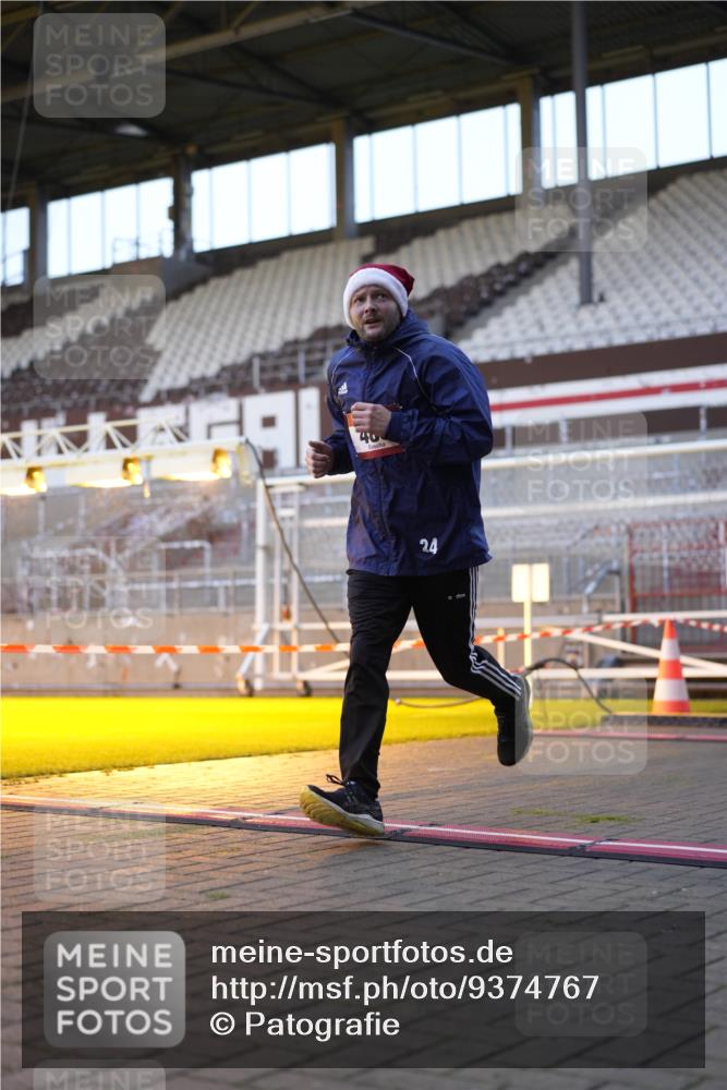 07.12.2025 - St. Pauli X-Mass-Run No. 15 Patografie http://msf.ph/oto/9374767 07.12.2025 09:58:25 Ziel 238, 261, 483, 532, 1173, 1603, 1633, 1774, 2205, 3515, 4031, 4206 meine-sportfotos.de