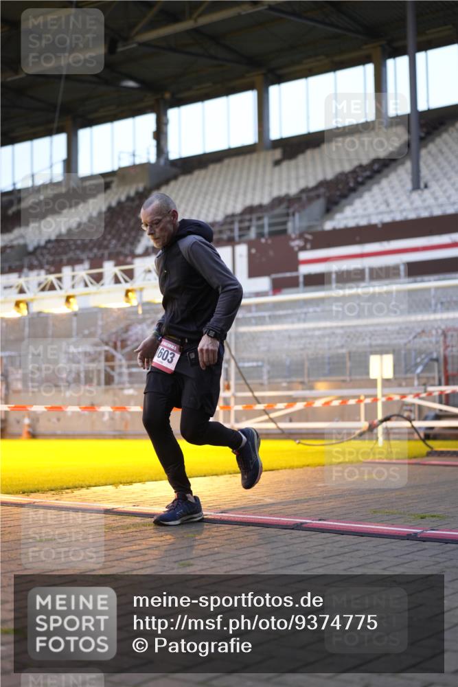 07.12.2025 - St. Pauli X-Mass-Run No. 15 Patografie http://msf.ph/oto/9374775 07.12.2025 09:58:27 Ziel 238, 261, 483, 532, 1003, 1173, 1528, 1603, 1633, 1774, 2205, 3515, 4031, 4206 meine-sportfotos.de