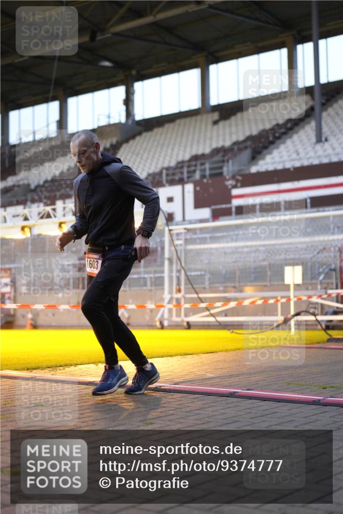 07.12.2025 - St. Pauli X-Mass-Run No. 15 Patografie http://msf.ph/oto/9374777 07.12.2025 09:58:27 Ziel 238, 261, 483, 532, 1003, 1173, 1528, 1603, 1633, 1774, 2205, 3515, 4031, 4206 meine-sportfotos.de