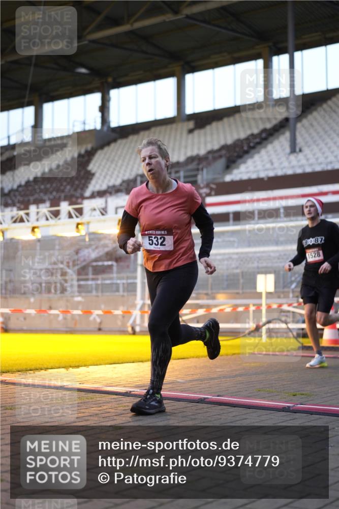 07.12.2025 - St. Pauli X-Mass-Run No. 15 Patografie http://msf.ph/oto/9374779 07.12.2025 09:58:30 Ziel 238, 261, 483, 532, 1003, 1115, 1173, 1528, 1603, 1782, 1785, 2205, 2392, 3308, 4031, 4206 meine-sportfotos.de