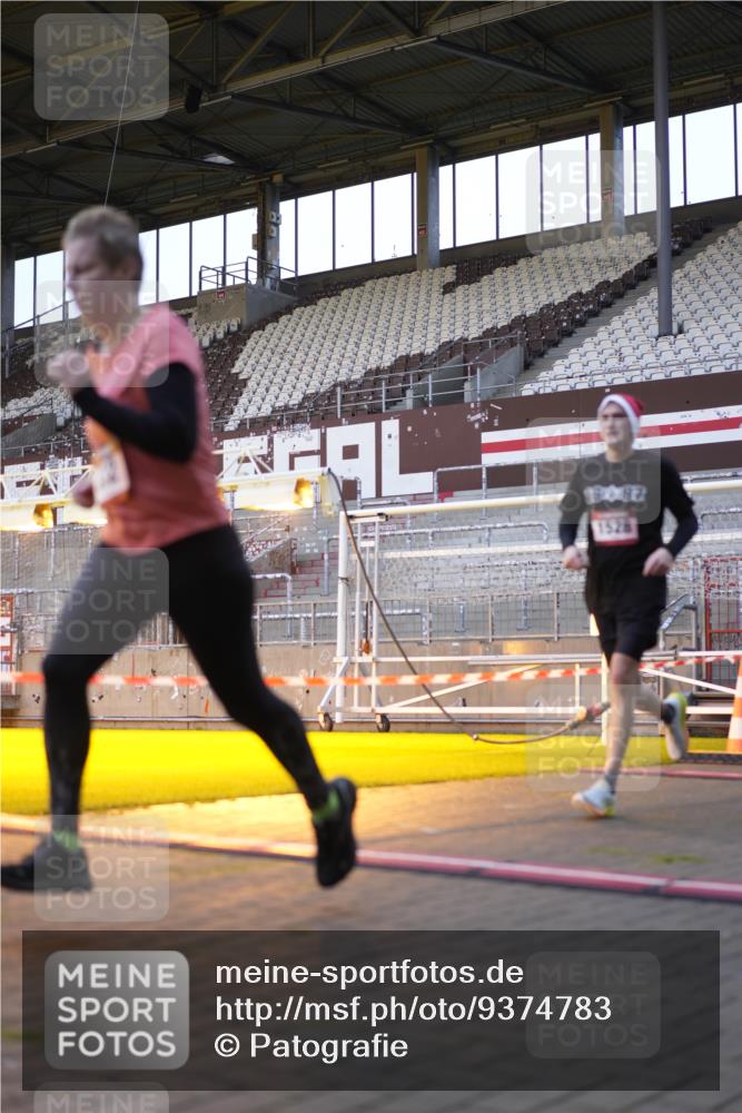 07.12.2025 - St. Pauli X-Mass-Run No. 15 Patografie http://msf.ph/oto/9374783 07.12.2025 09:58:31 Ziel 238, 261, 483, 532, 1003, 1115, 1173, 1528, 1603, 1782, 1785, 2205, 2392, 3308, 4031, 4206 meine-sportfotos.de