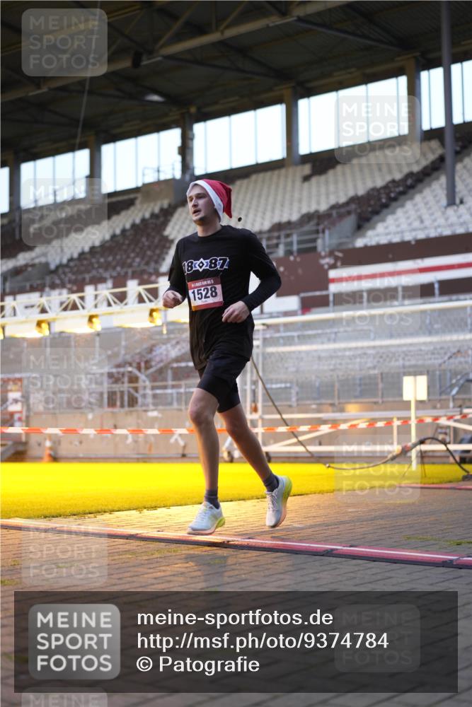 07.12.2025 - St. Pauli X-Mass-Run No. 15 Patografie http://msf.ph/oto/9374784 07.12.2025 09:58:31 Ziel 238, 261, 483, 532, 1003, 1115, 1173, 1528, 1603, 1782, 1785, 2205, 2392, 3308, 4031, 4206 meine-sportfotos.de
