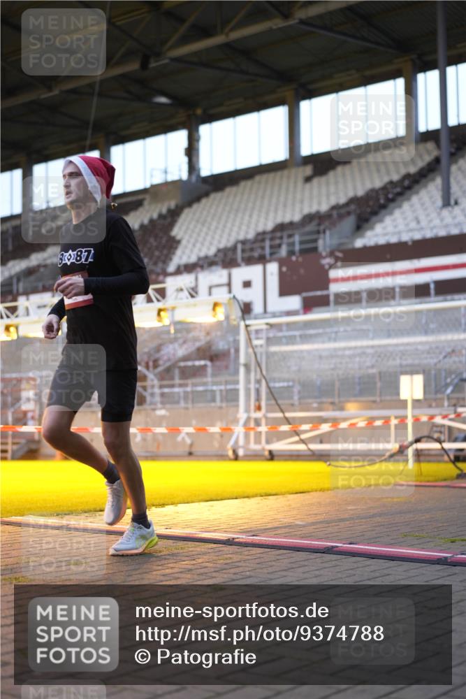 07.12.2025 - St. Pauli X-Mass-Run No. 15 Patografie http://msf.ph/oto/9374788 07.12.2025 09:58:31 Ziel 238, 261, 483, 532, 1003, 1115, 1173, 1528, 1603, 1782, 1785, 2205, 2392, 3308, 4031, 4206 meine-sportfotos.de
