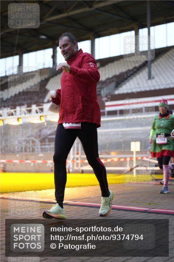 07.12.2025 - St. Pauli X-Mass-Run No. 15 Patografie http://msf.ph/oto/9374794 07.12.2025 09:58:33 Ziel 238, 261, 483, 532, 1003, 1115, 1173, 1528, 1542, 1603, 1782, 1785, 2392, 3308, 4031, 4206 meine-sportfotos.de