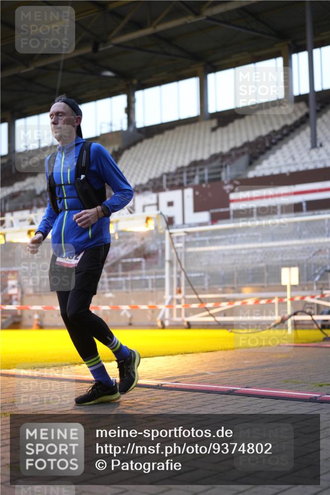 07.12.2025 - St. Pauli X-Mass-Run No. 15 Patografie http://msf.ph/oto/9374802 07.12.2025 09:58:35 Ziel 483, 532, 1003, 1115, 1528, 1542, 1603, 1782, 1785, 2392, 3308, 4031 meine-sportfotos.de