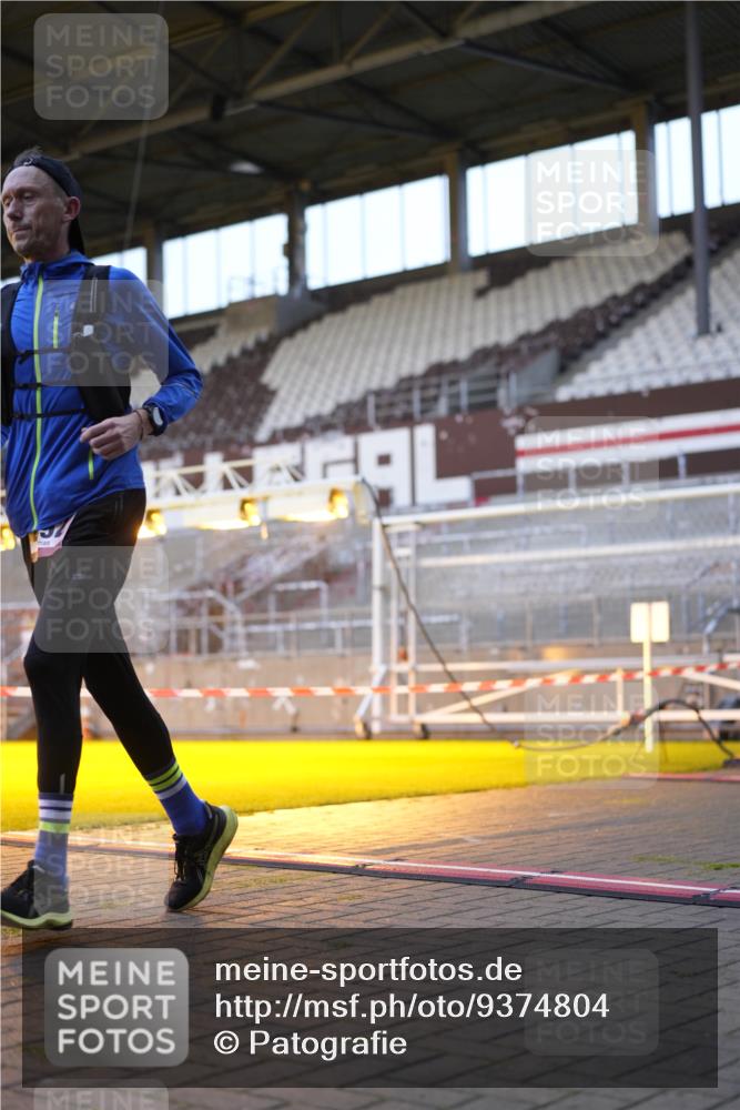 07.12.2025 - St. Pauli X-Mass-Run No. 15 Patografie http://msf.ph/oto/9374804 07.12.2025 09:58:36 Ziel 483, 532, 1003, 1115, 1528, 1542, 1603, 1782, 1785, 2392, 3308, 4031 meine-sportfotos.de