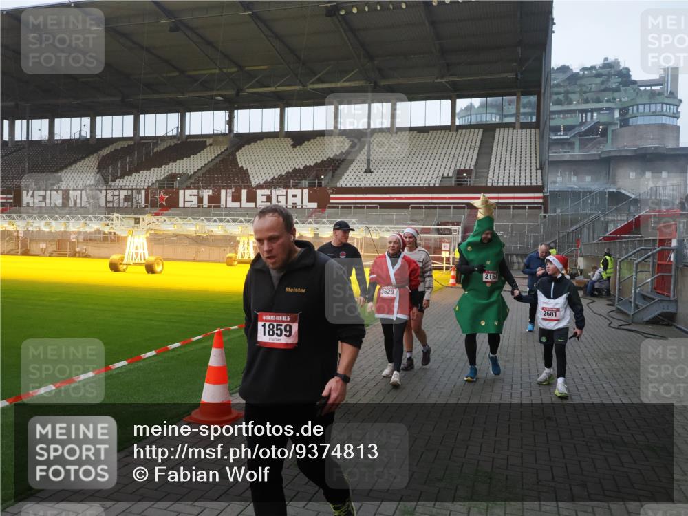07.12.2025 - St. Pauli X-Mass-Run No. 15 Fabian Wolf http://msf.ph/oto/9374813 07.12.2025 10:01:47 Ziel 804, 959, 1724, 1859, 2167, 2681, 3580, 3582, 3629, 3878 meine-sportfotos.de