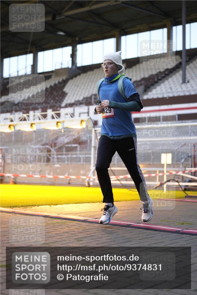 07.12.2025 - St. Pauli X-Mass-Run No. 15 Patografie http://msf.ph/oto/9374831 07.12.2025 09:59:01 Ziel 2529, 3147, 3345 meine-sportfotos.de