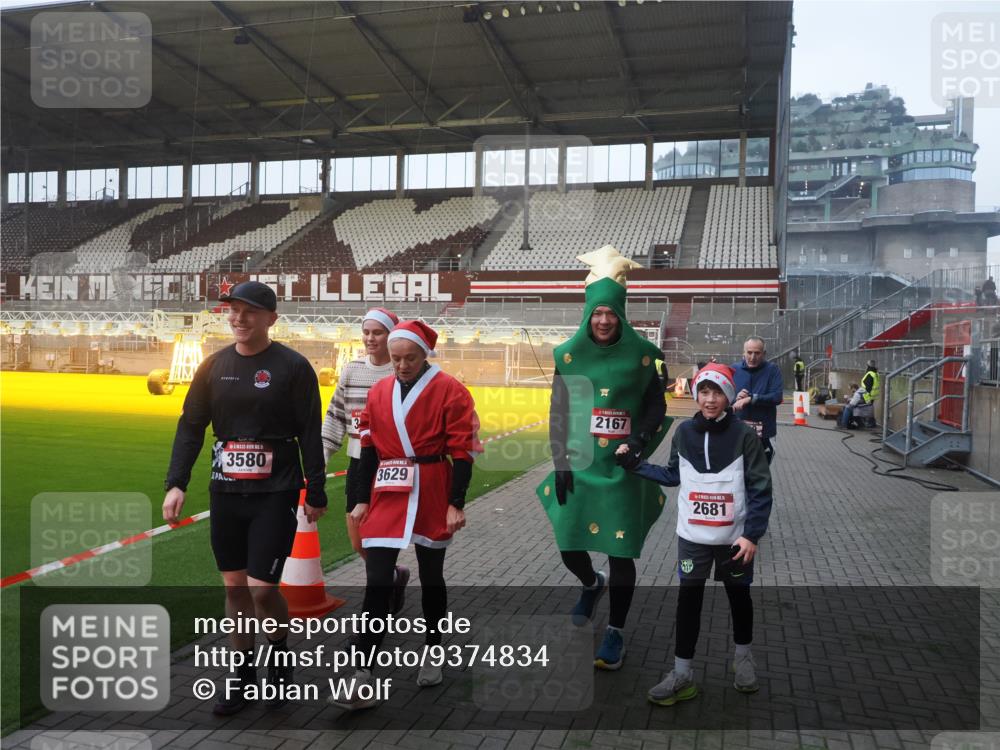 07.12.2025 - St. Pauli X-Mass-Run No. 15 Fabian Wolf http://msf.ph/oto/9374834 07.12.2025 10:01:50 Ziel 959, 1724, 1859, 2167, 2681, 3580, 3582, 3629 meine-sportfotos.de