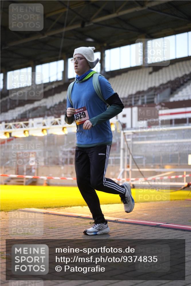 07.12.2025 - St. Pauli X-Mass-Run No. 15 Patografie http://msf.ph/oto/9374835 07.12.2025 09:59:01 Ziel 2529, 3147, 3345 meine-sportfotos.de