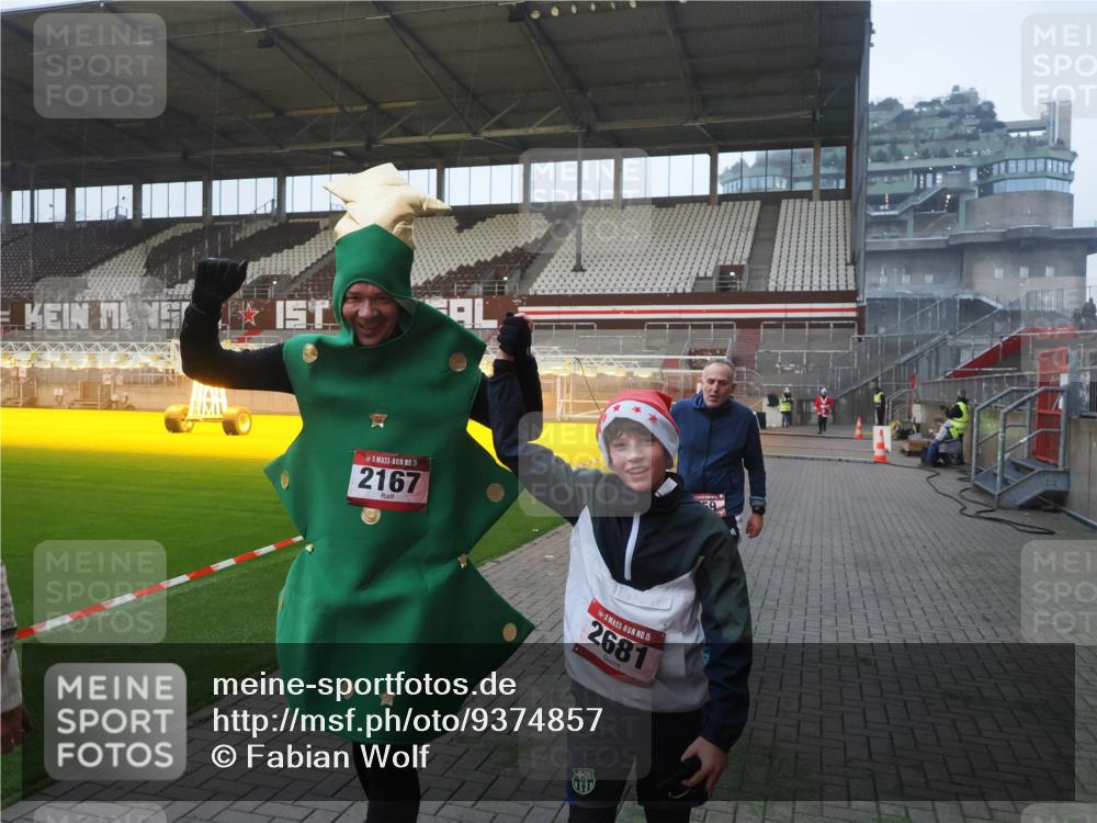07.12.2025 - St. Pauli X-Mass-Run No. 15 Fabian Wolf http://msf.ph/oto/9374857 07.12.2025 10:01:52 Ziel 959, 1724, 1859, 2167, 2681 meine-sportfotos.de