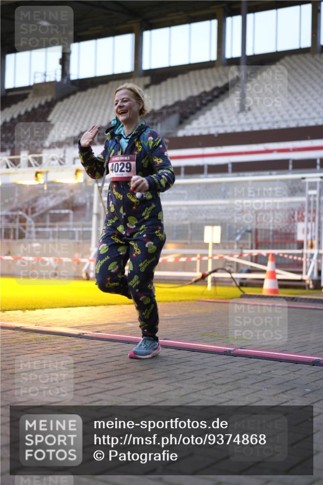 07.12.2025 - St. Pauli X-Mass-Run No. 15 Patografie http://msf.ph/oto/9374868 07.12.2025 09:59:24 Ziel 961, 1120, 2204, 2207, 2657, 4029 meine-sportfotos.de