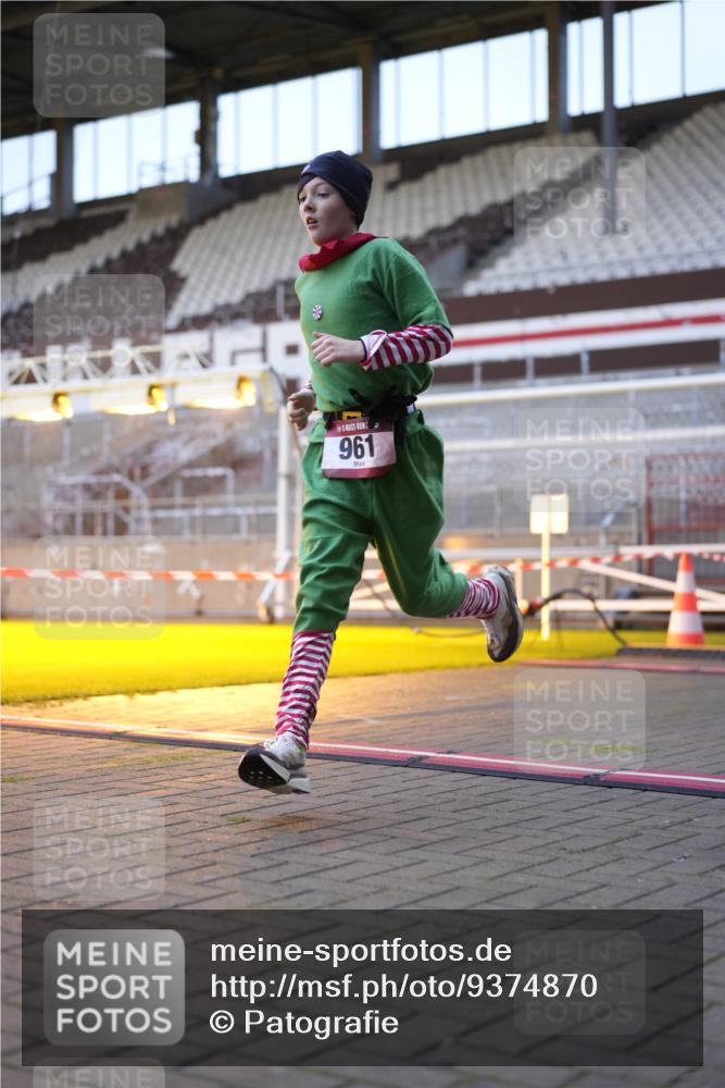 07.12.2025 - St. Pauli X-Mass-Run No. 15 Patografie http://msf.ph/oto/9374870 07.12.2025 09:59:25 Ziel 488, 961, 2204, 2207, 2657, 4029, 4052, 4465 meine-sportfotos.de