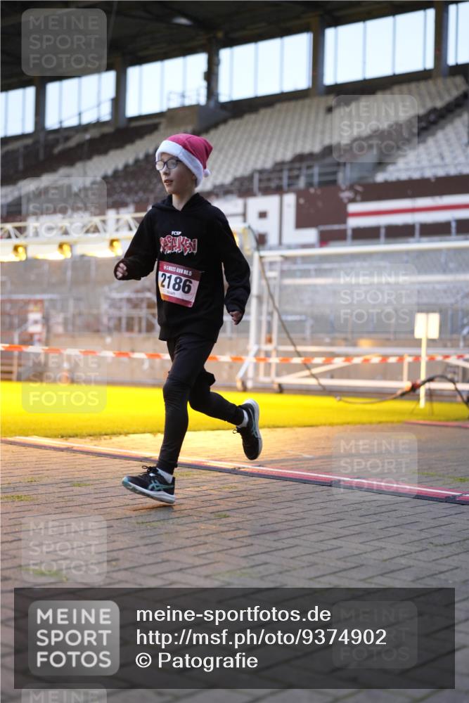07.12.2025 - St. Pauli X-Mass-Run No. 15 Patografie http://msf.ph/oto/9374902 07.12.2025 09:59:40 Ziel 488, 910, 911, 934, 961, 1112, 1763, 2186, 2729, 2964, 3513, 4051, 4052, 4465 meine-sportfotos.de