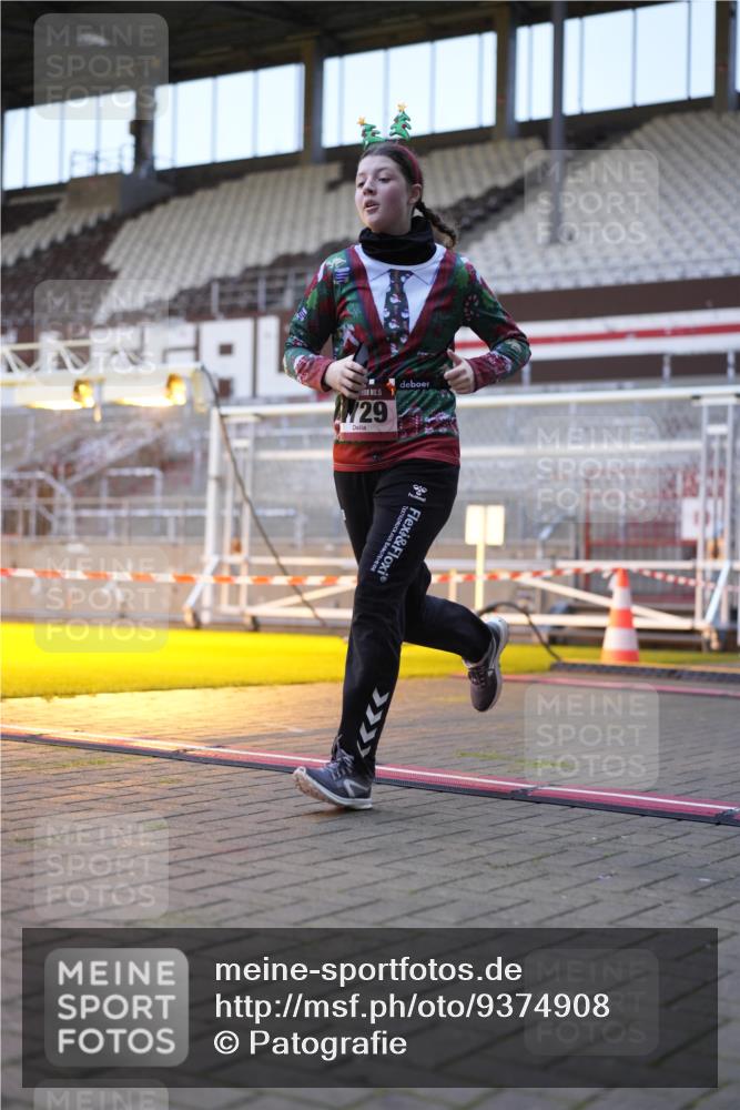 07.12.2025 - St. Pauli X-Mass-Run No. 15 Patografie http://msf.ph/oto/9374908 07.12.2025 09:59:42 Ziel 488, 910, 911, 934, 1112, 1763, 2186, 2729, 2964, 3513, 4051, 4052, 4465 meine-sportfotos.de