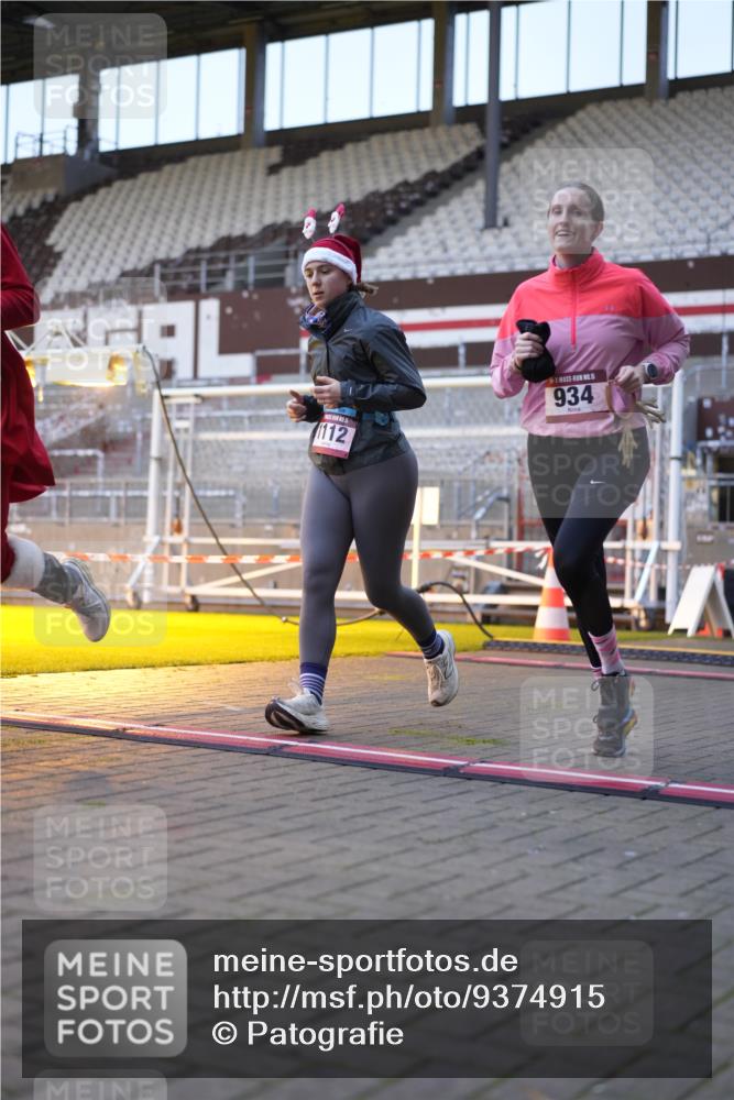 07.12.2025 - St. Pauli X-Mass-Run No. 15 Patografie http://msf.ph/oto/9374915 07.12.2025 09:59:45 Ziel 488, 910, 911, 934, 1112, 1763, 2186, 2729, 2964, 3513, 4051, 4052, 4465 meine-sportfotos.de
