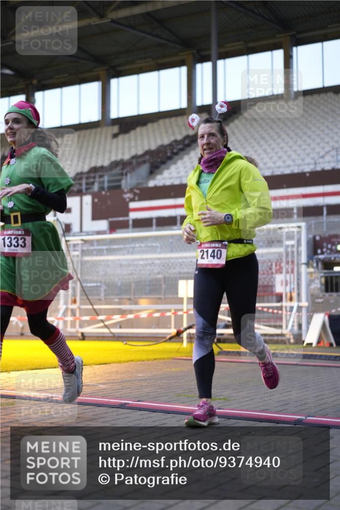 07.12.2025 - St. Pauli X-Mass-Run No. 15 Patografie http://msf.ph/oto/9374940 07.12.2025 10:00:01 Ziel 802, 1333, 1354, 1360, 1404, 2140, 2141, 4129 meine-sportfotos.de