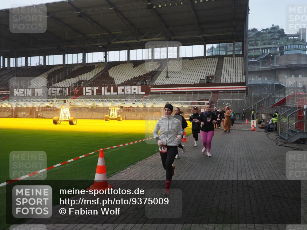 07.12.2025 - St. Pauli X-Mass-Run No. 15 Fabian Wolf http://msf.ph/oto/9375009 07.12.2025 10:02:54 Ziel 442, 443, 885, 918, 936, 943, 1314, 2505, 2780, 2781, 3284, 3417, 3518, 3892 meine-sportfotos.de